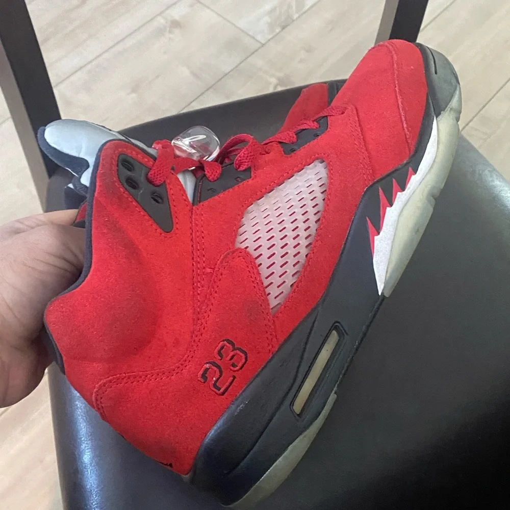 DD0587-600 Nike Air Jordan 5 Retro Raging Bull Toro Bravo Varsity Red Black - Picture 1 of 6